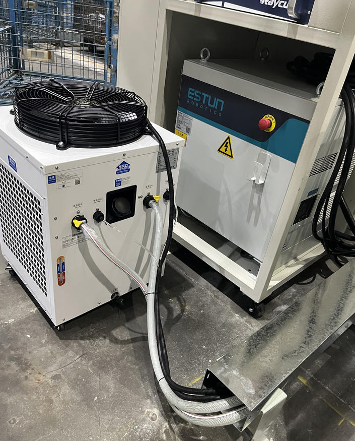 機械手三維激光切割機器人安裝現場